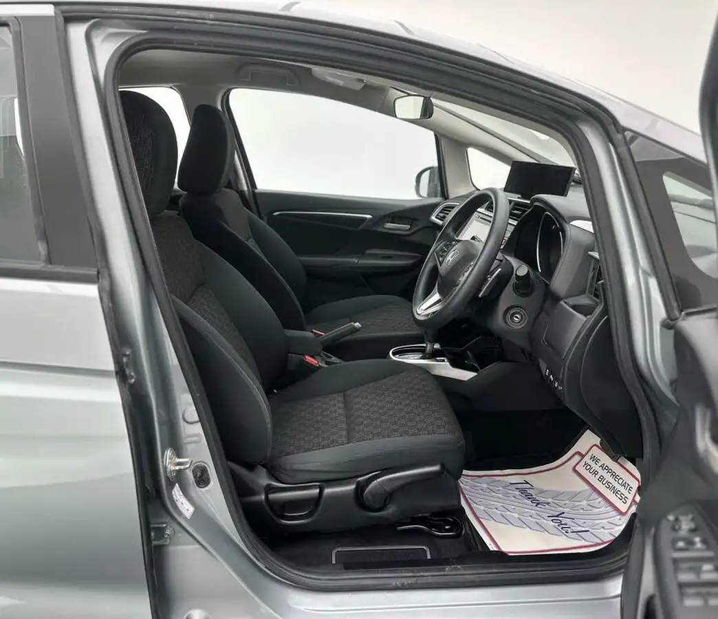 2015-honda-jazz-13-i-vtec-se-cvt-big-16