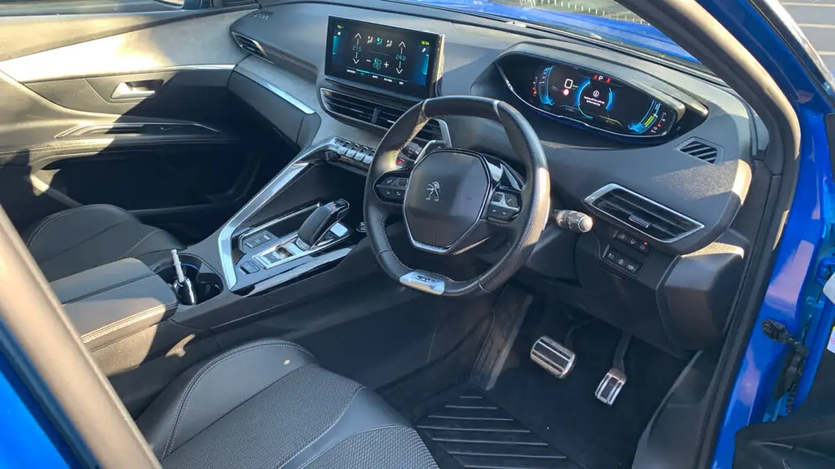 2022-peugeot-3008-suv-16-puretech-gt-premium-300bhp-4wd-hybrid4-e-eat8-big-10