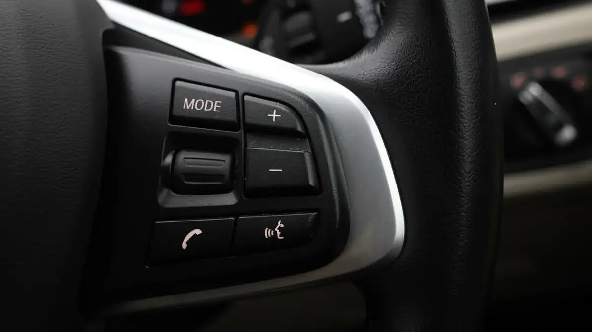2021-bmw-x1-15-xdrive-25e-phev-xline-big-21