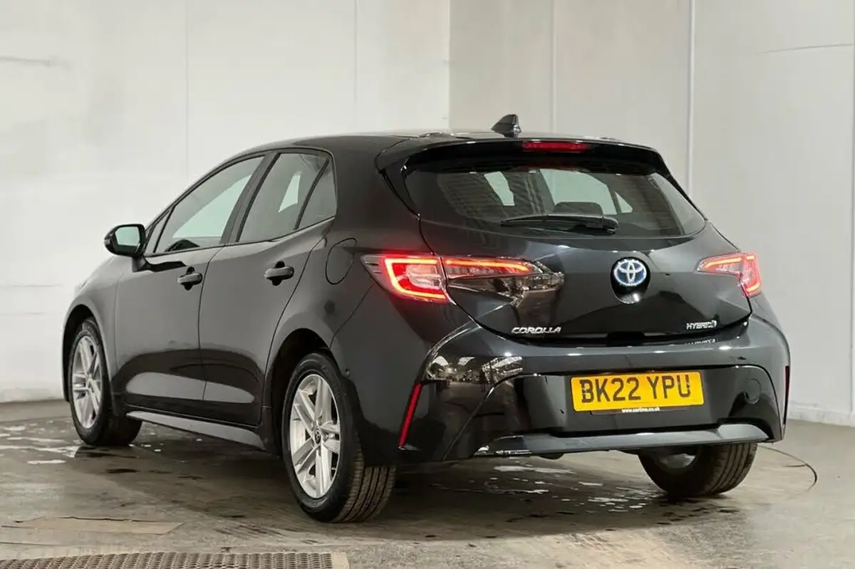 2022-toyota-corolla-18-vvt-i-icon-tech-trk-hatchback-5d-big-14