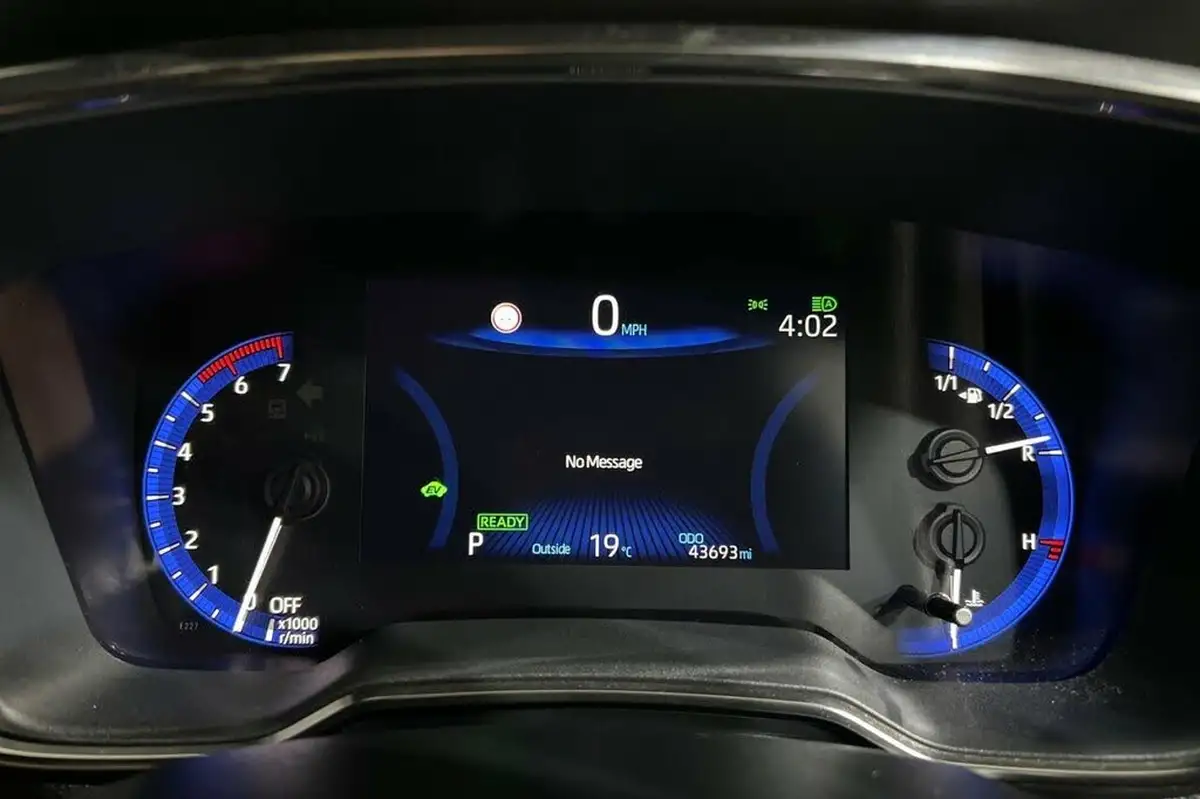 2022-toyota-corolla-18-vvt-i-icon-tech-trk-hatchback-5d-big-11