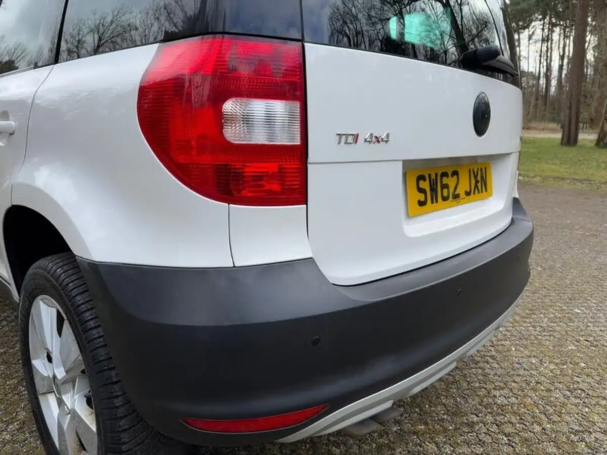 2013-skoda-yeti-20td-se-plus-140bhp-4x4-big-43