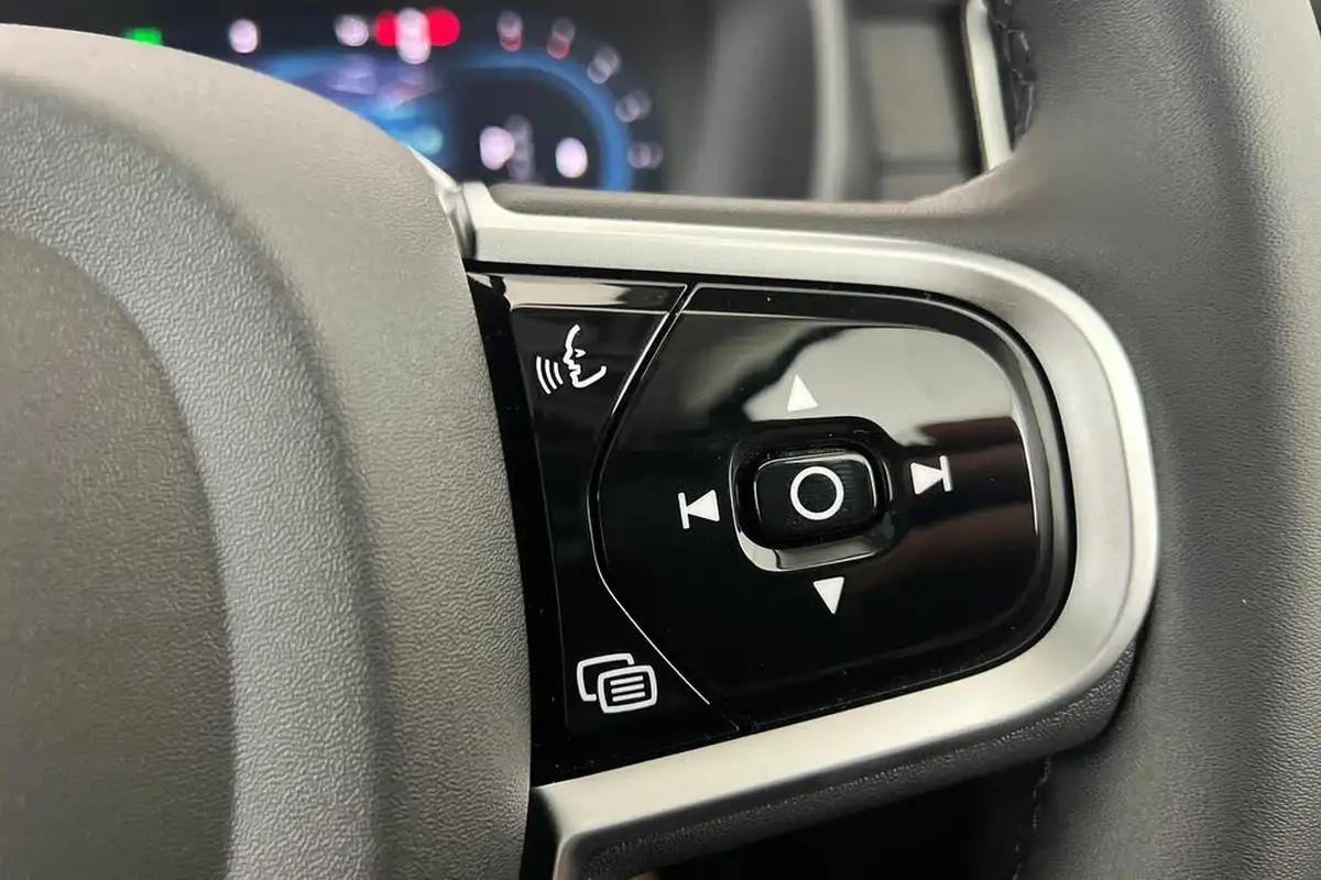 2025-volvo-xc90-20-b5-plus-big-11