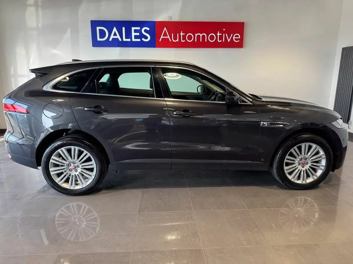 2018-jaguar-f-pace-30td-portfolio-awd-big-3