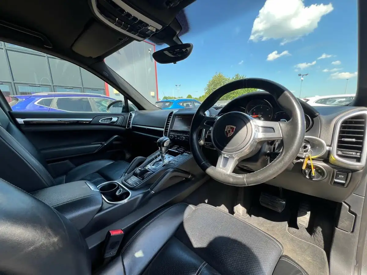 2013-porsche-cayenne-30td-big-18