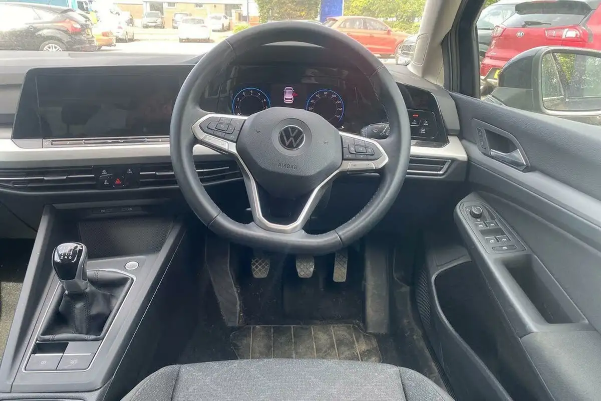 2022-volkswagen-golf-15-tsi-life-130ps-hatchback-big-46