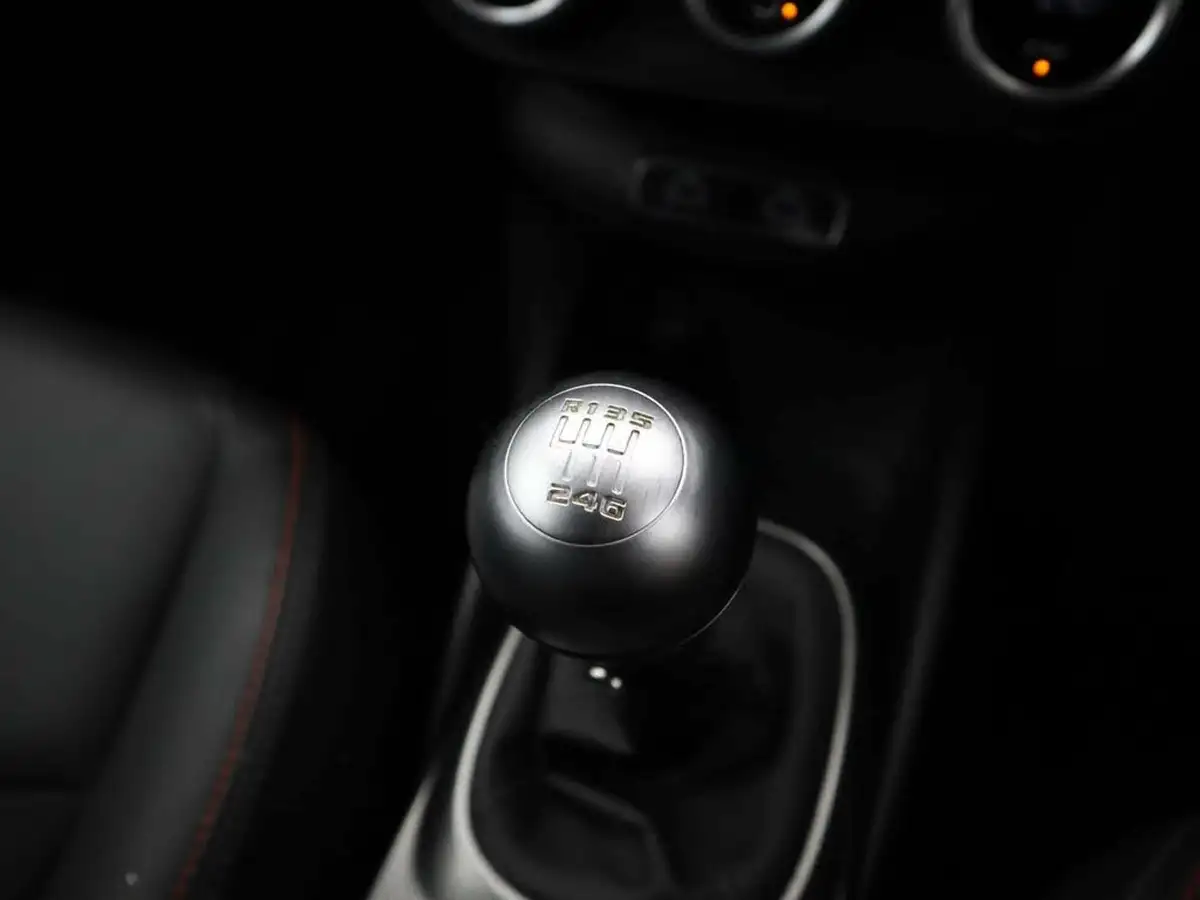 2021-fiat-500x-10-firefly-turbo-sport-big-32