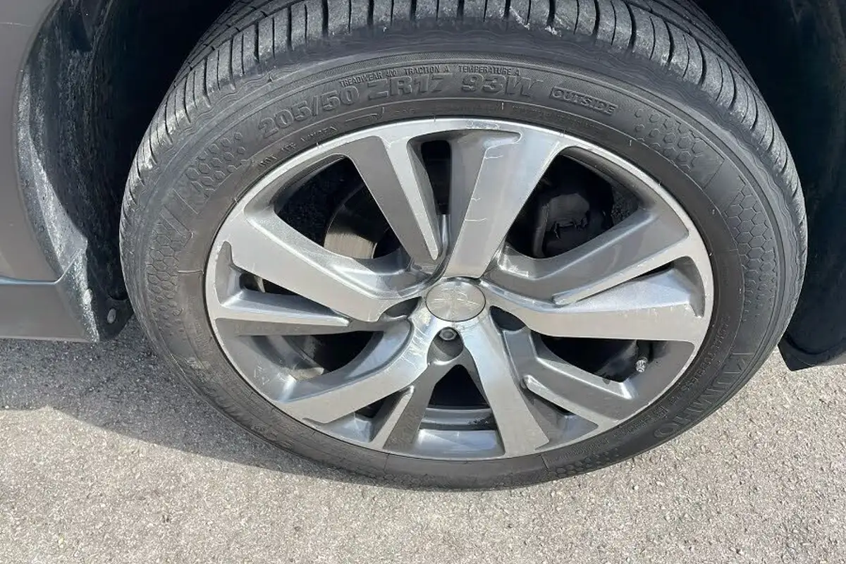 2019-peugeot-2008-suv-12-puretech-allure-premium-82bhp-big-11