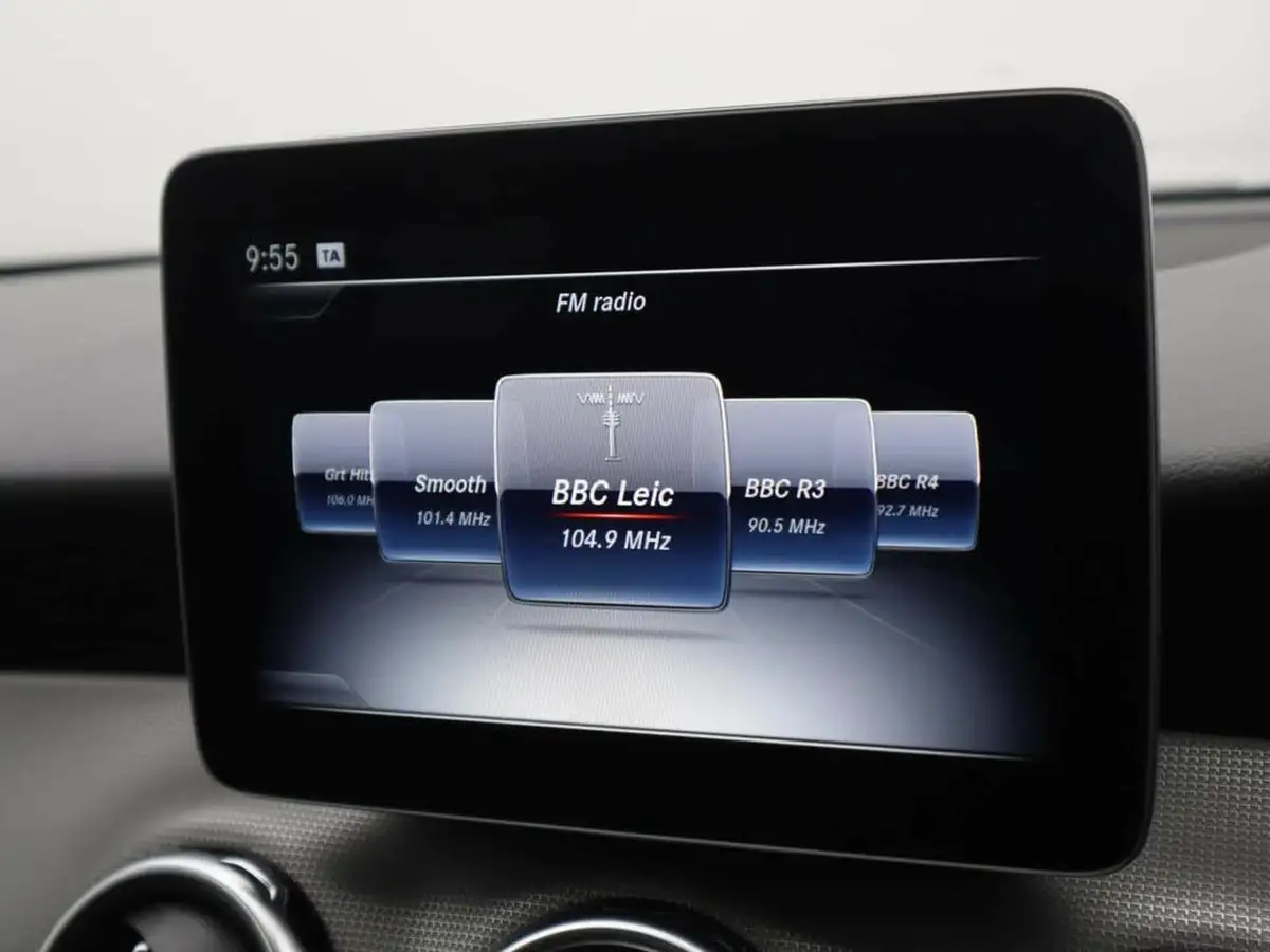 2020-mercedes-benz-gla-class-16-gla-180-urban-edition-7g-dct-big-18