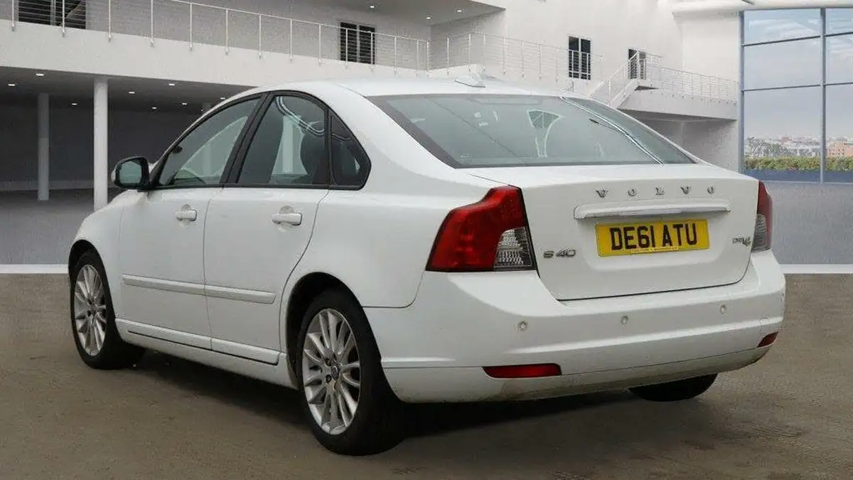2011-volvo-s40-16td-drive-se-lux-115bhp-big-2