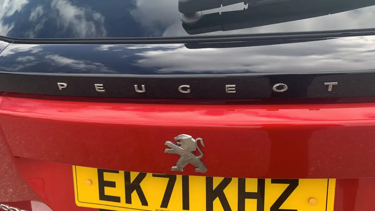 2021-peugeot-2008-suv-12-puretech-gt-big-25
