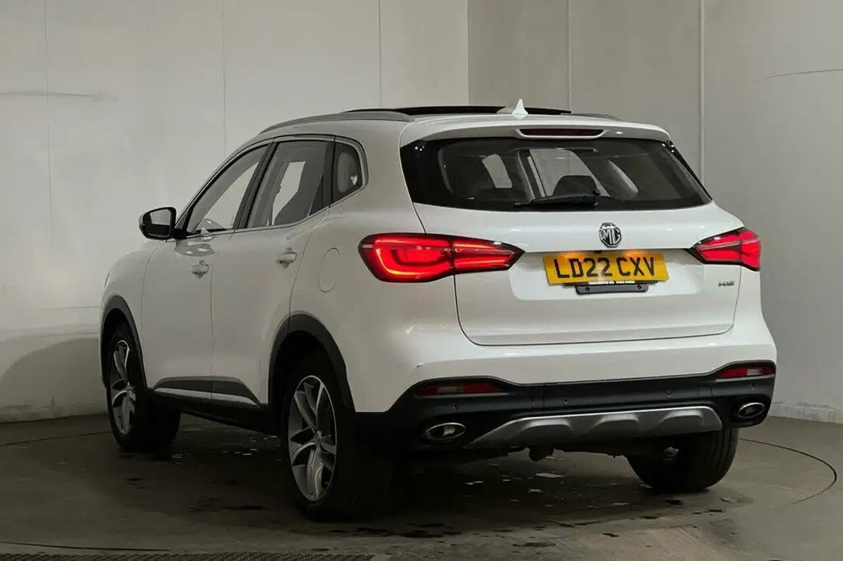 2022-mg-hs-15t-gdi-exclusive-162ps-big-22