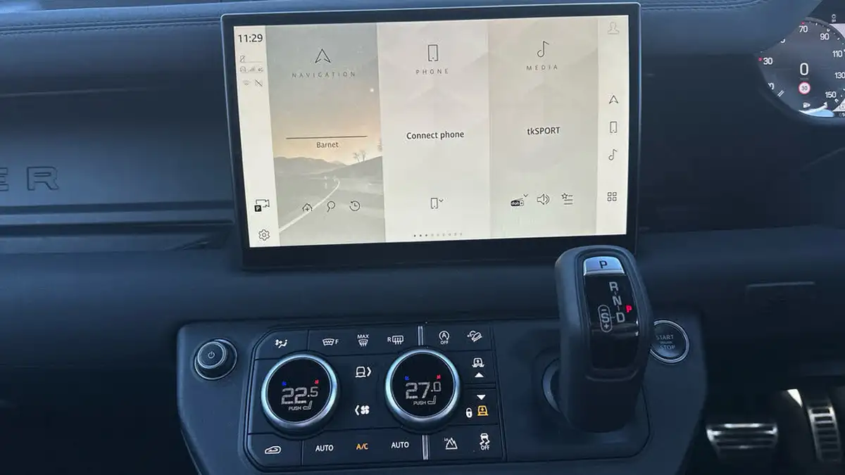 2022-land-rover-90-defender-30-p400-x-big-13