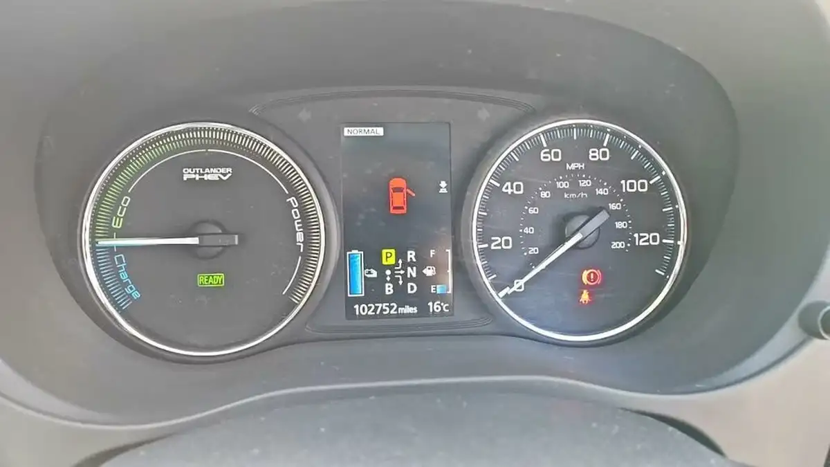 2015-mitsubishi-outlander-20-gx4h-big-3