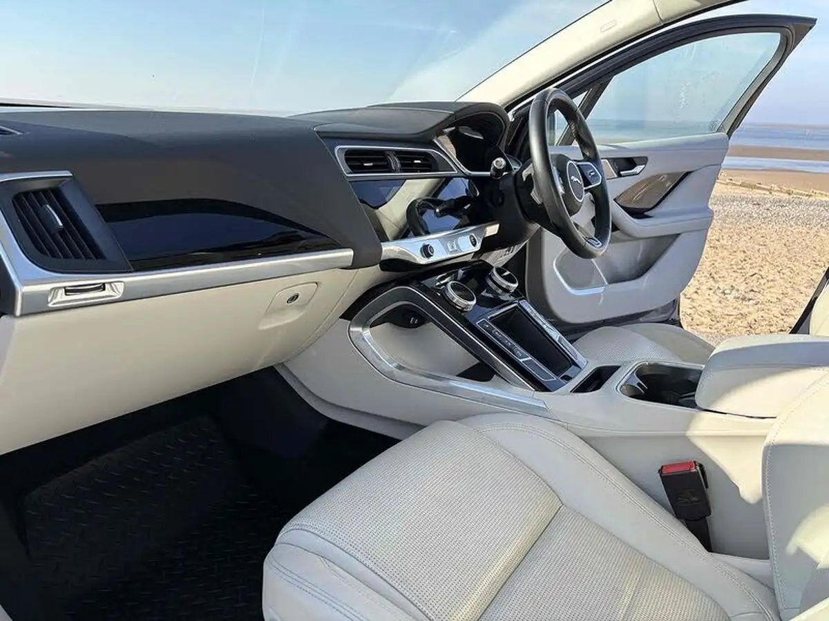 2018-jaguar-i-pace-ev400-se-big-12