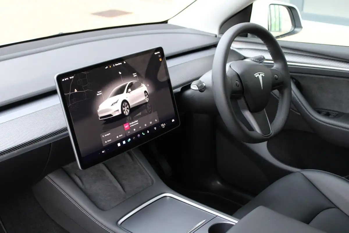 2023-tesla-model-y-e-long-range-big-10