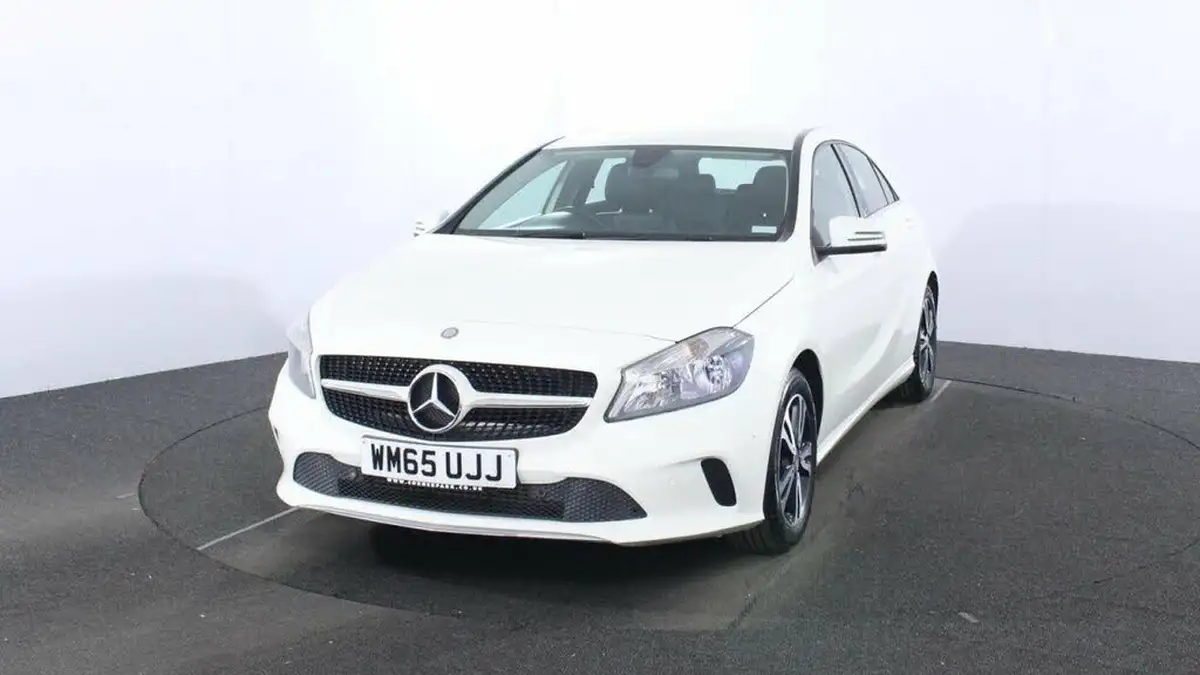 2016-mercedes-benz-a-class-16-a180-se-executivess-big-2
