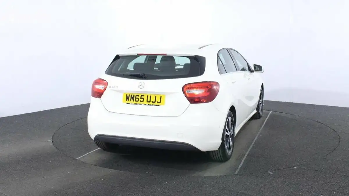 2016-mercedes-benz-a-class-16-a180-se-executivess-big-6
