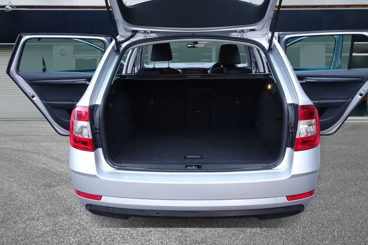 2019-skoda-octavia-16tdi-se-l-estate-dsg-big-10