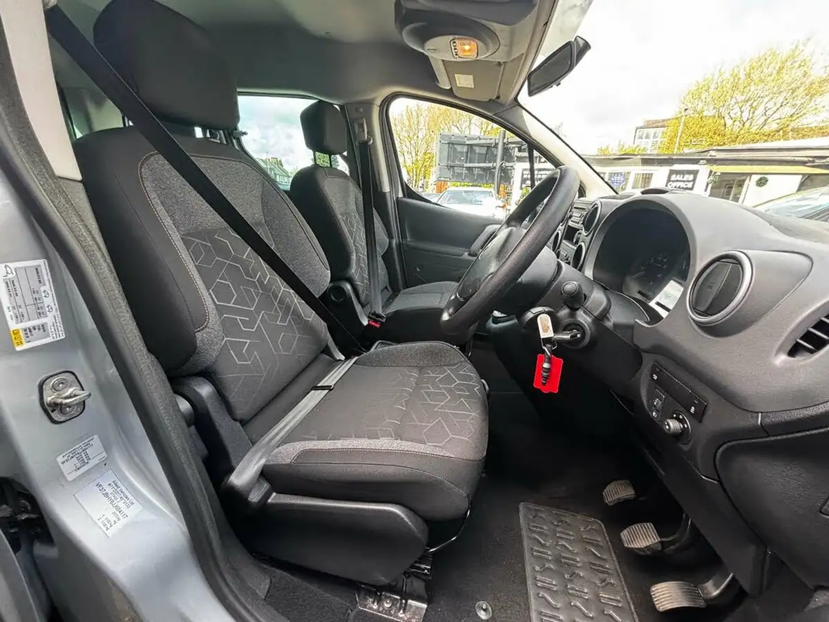 2019-peugeot-partner-big-22