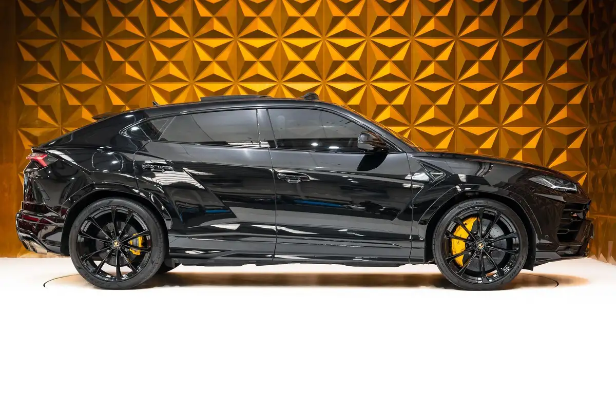 2022-lamborghini-urus-40-no-trim-big-8