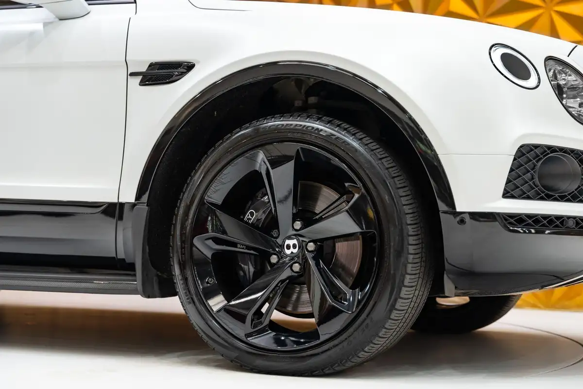2018-bentley-bentayga-60-w12-big-26