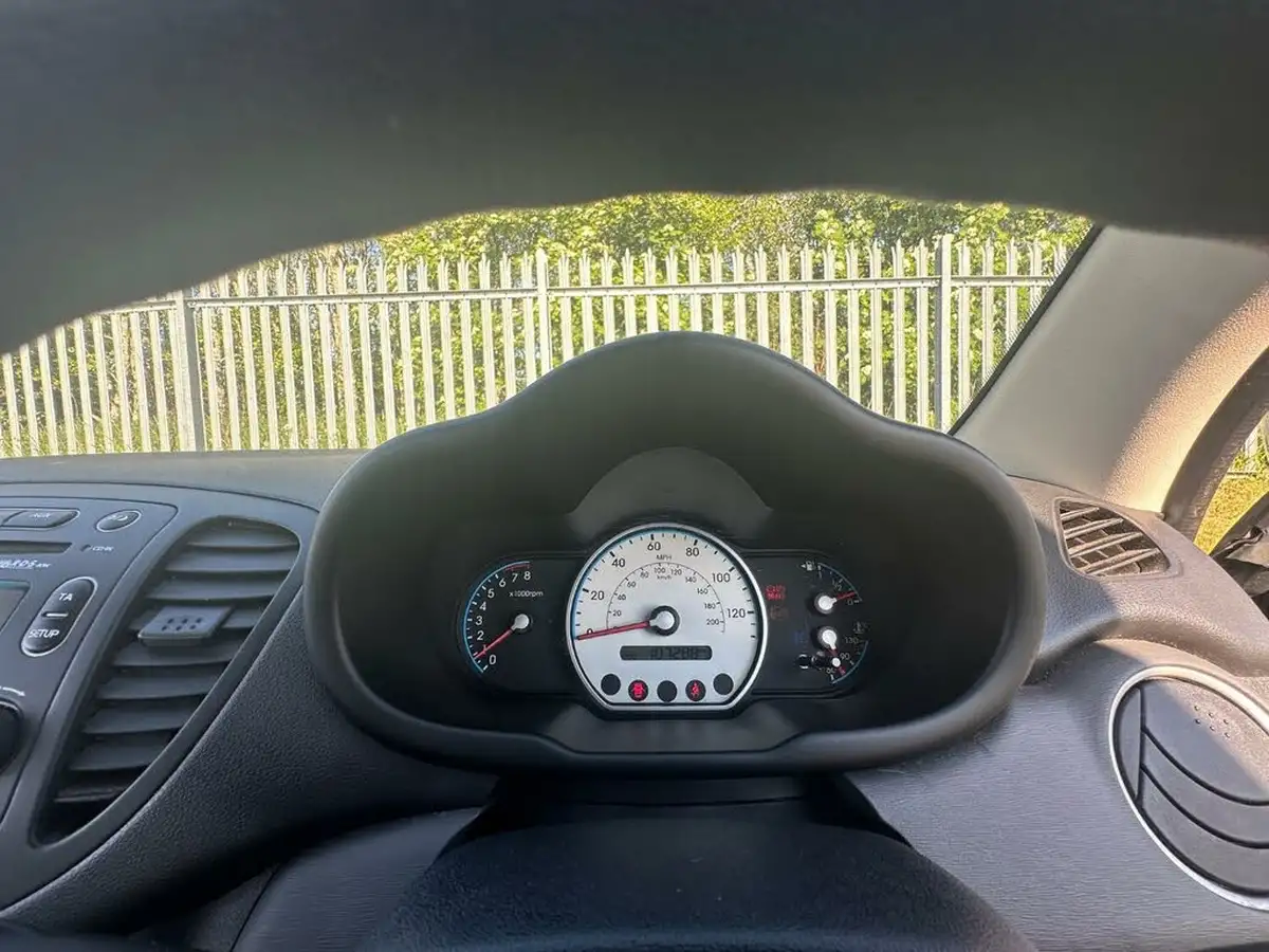 2009-hyundai-i10-12-comfort-76bhp-big-13