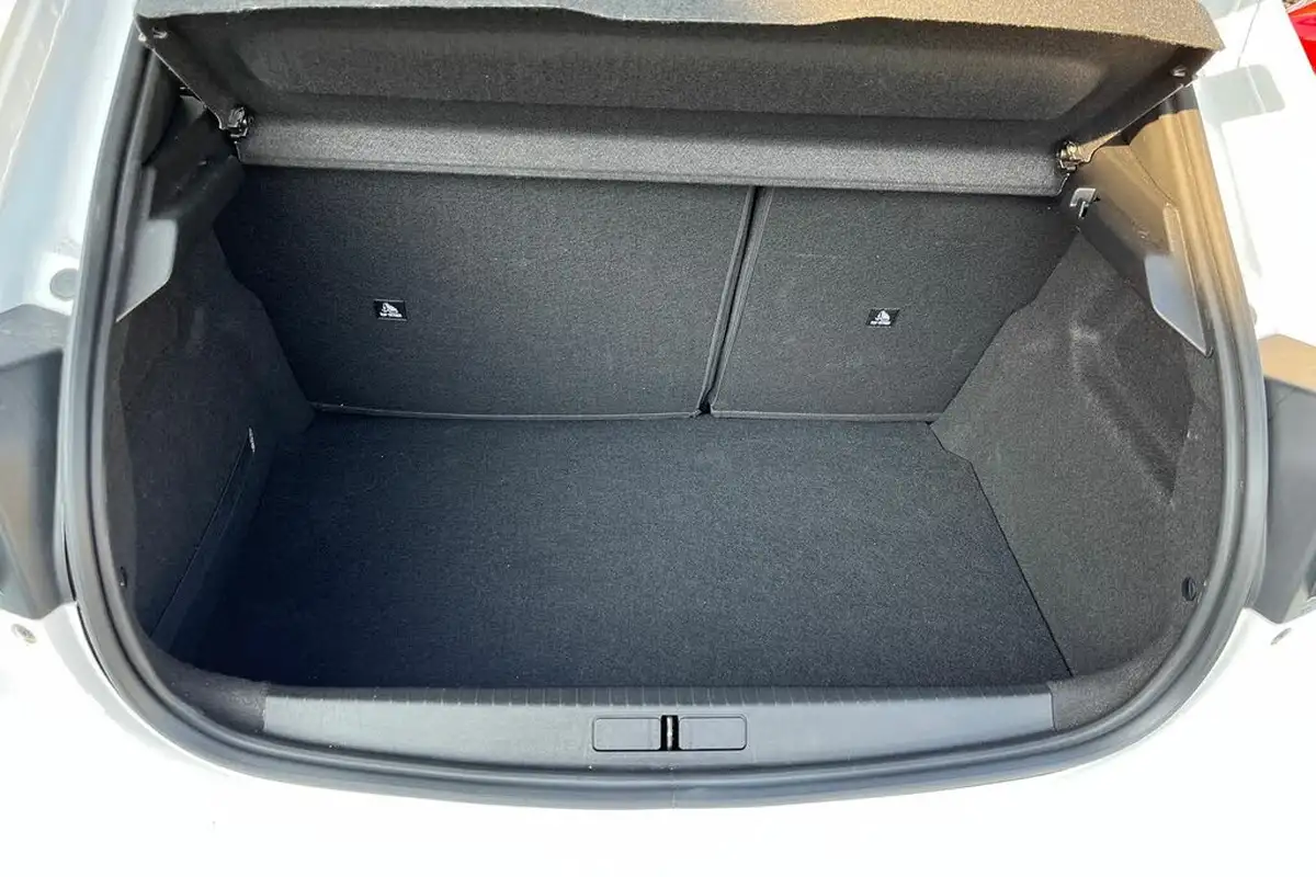 2023-peugeot-208-12-puretech-allure-premium-100ps-big-17