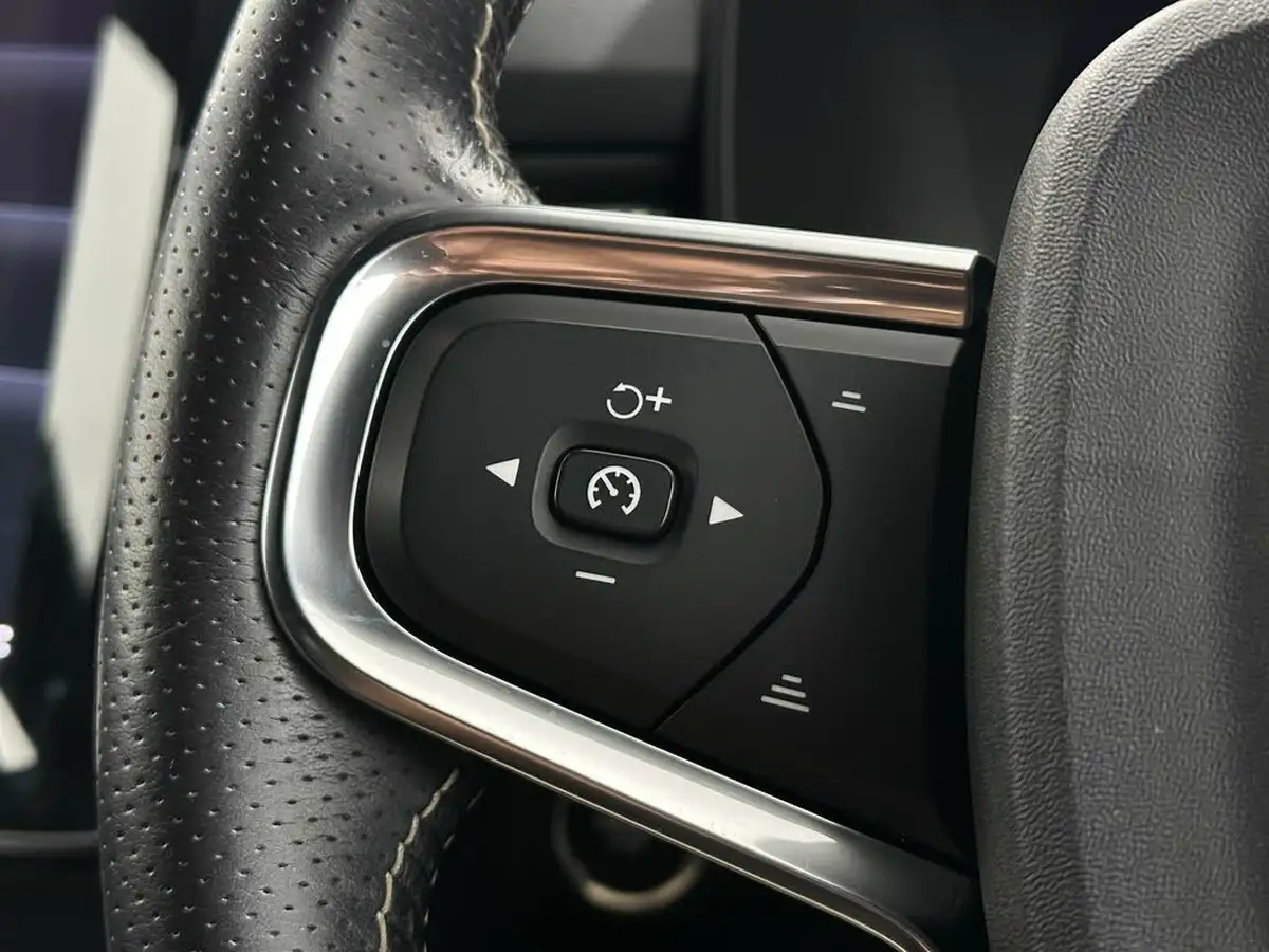 2021-volvo-xc40-15-t4-r-design-211bhp-big-13
