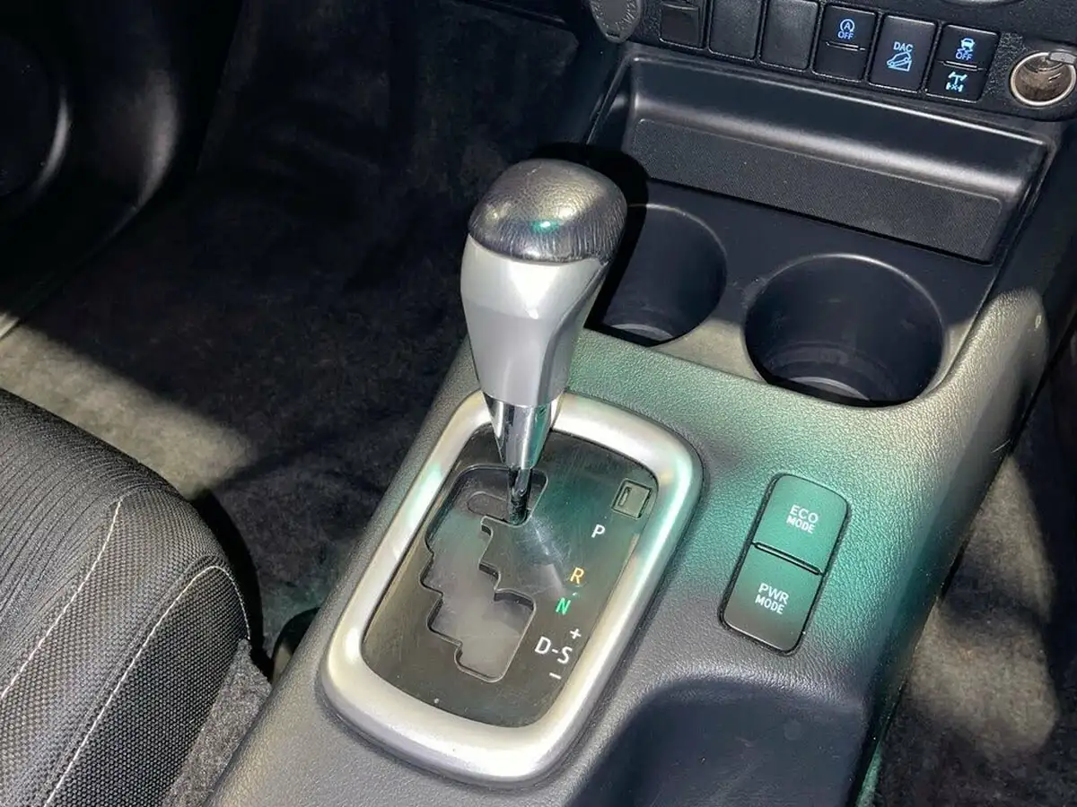 2021-toyota-hi-lux-24d-4d-icon-150hpeu6d-auto-big-10