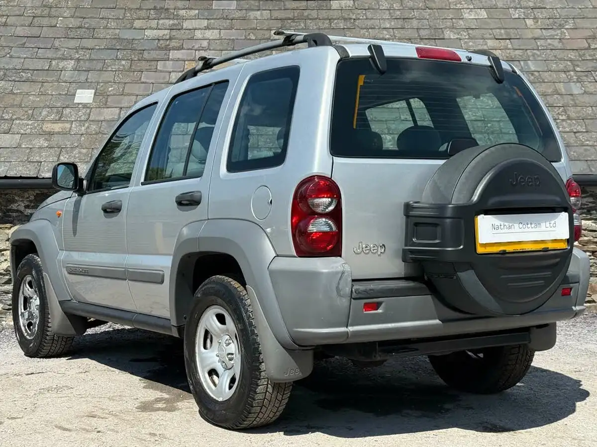 2005-jeep-cherokee-24-sport-big-3