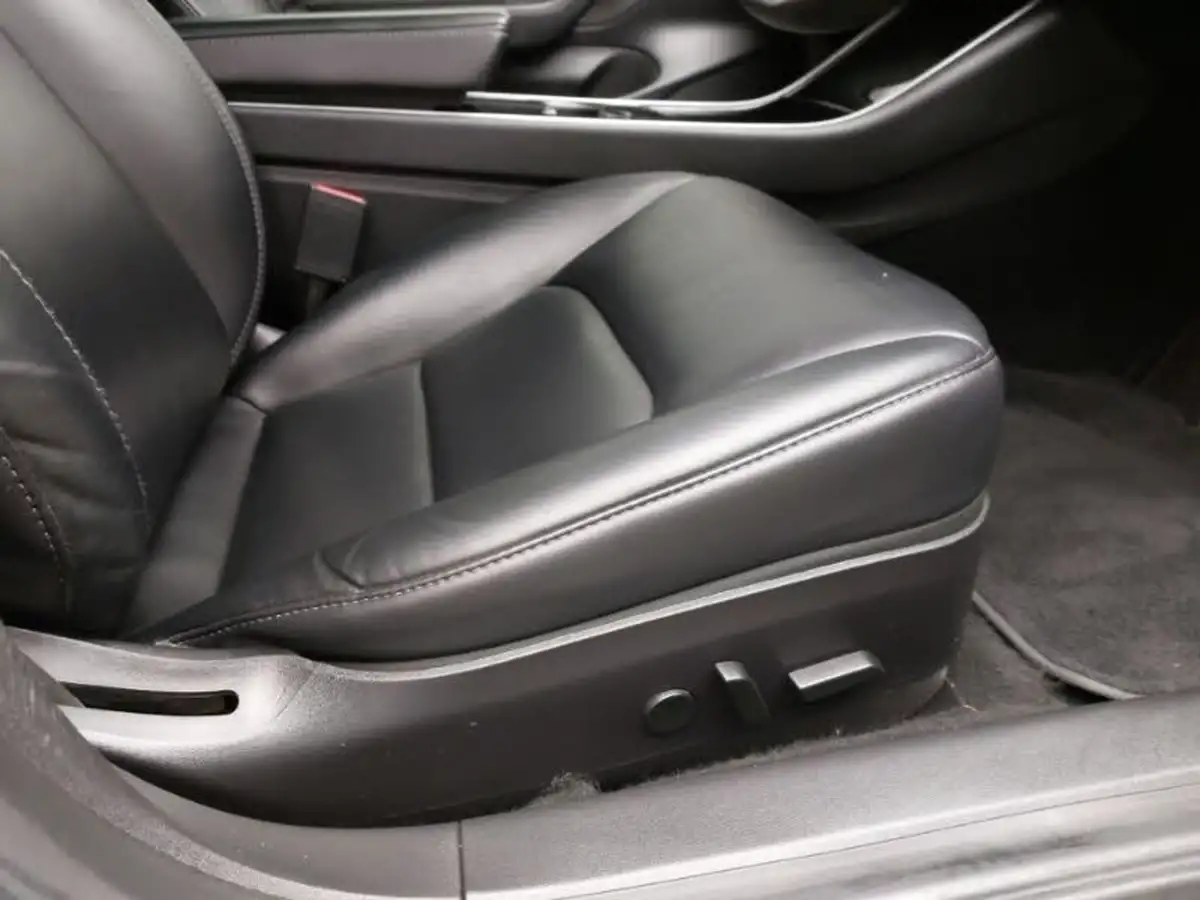 2020-tesla-model-3-e-long-range-big-15