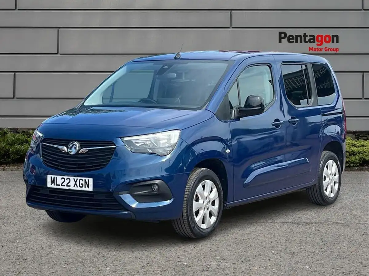 2022-vauxhall-combo-life-15-se-100ps-big-2