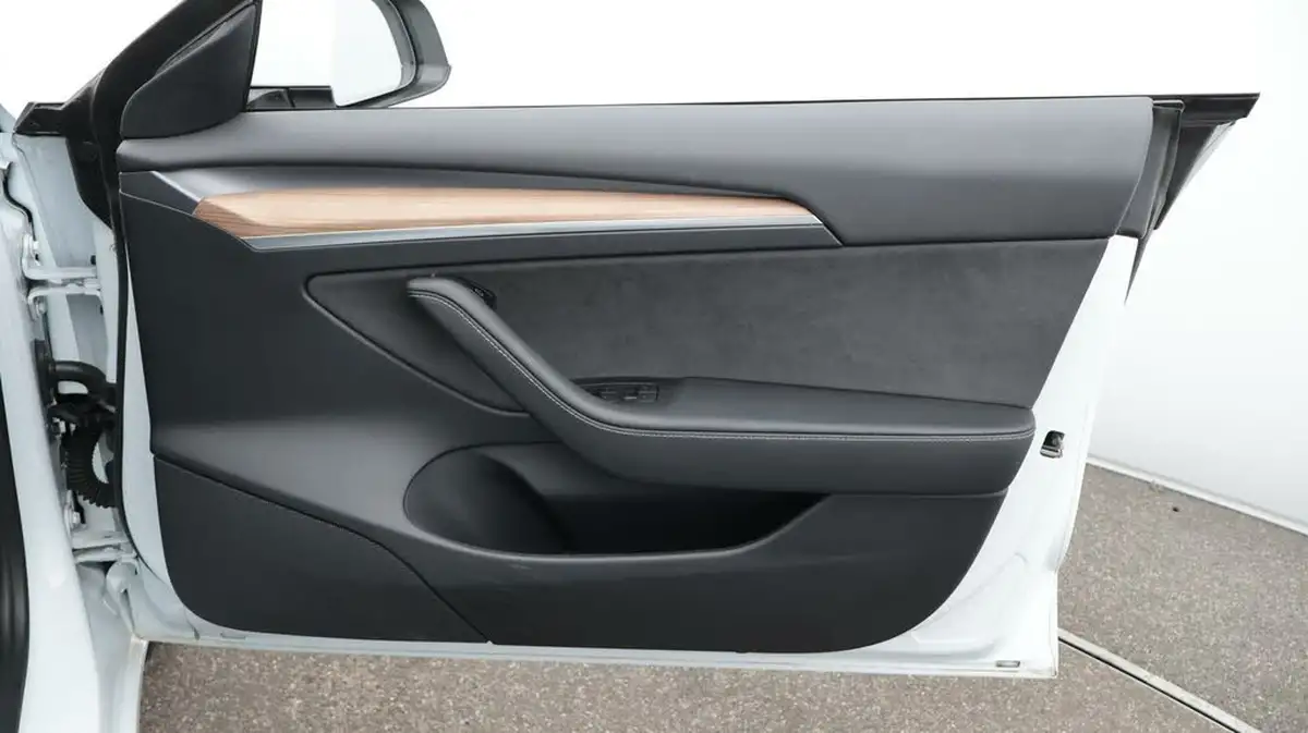 2021-tesla-model-3-e-standard-plus-big-15