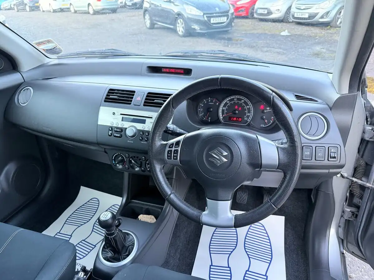 2009-suzuki-swift-13-attitude-big-24