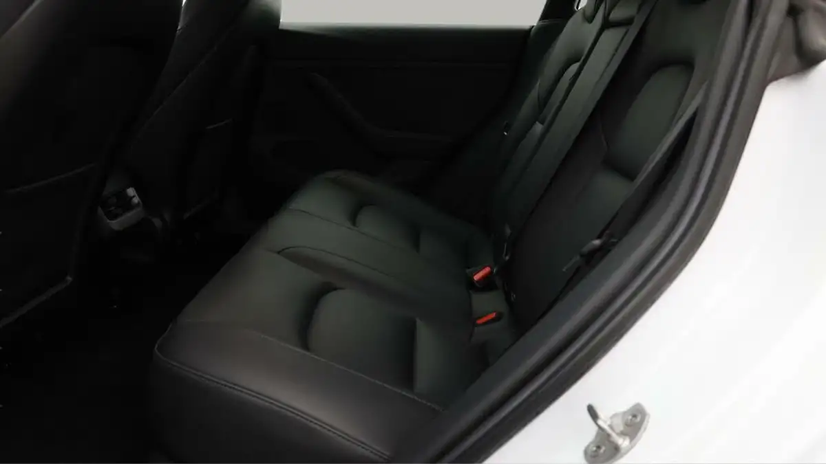 2022-tesla-model-3-e-long-range-big-15