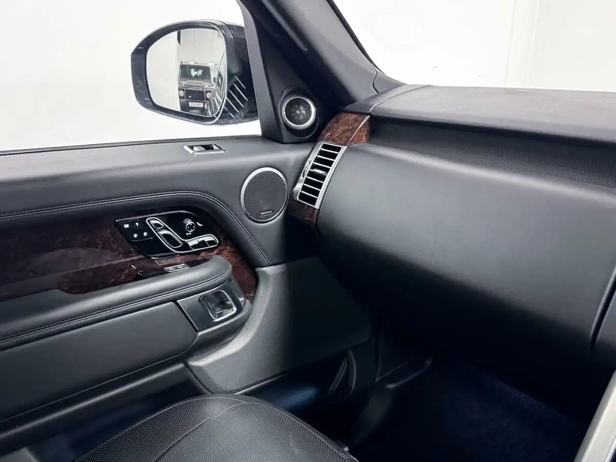 2019-land-rover-range-rover-30-sdv6-vogue-big-31