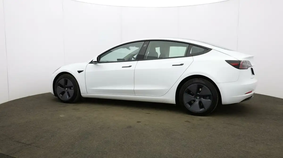 2022-tesla-model-3-e-long-range-big-67