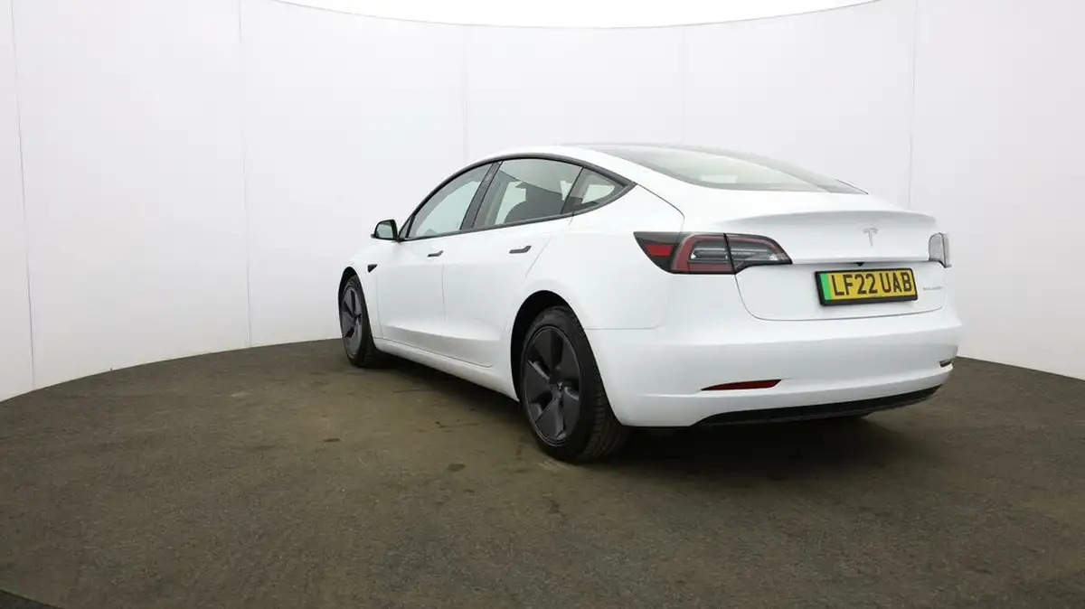 2022-tesla-model-3-e-long-range-big-43