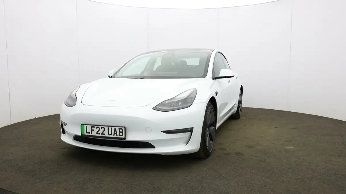 2022-tesla-model-3-e-long-range-big-39