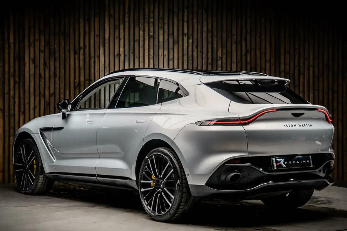 2022-aston-martin-dbx-40-v8-big-2