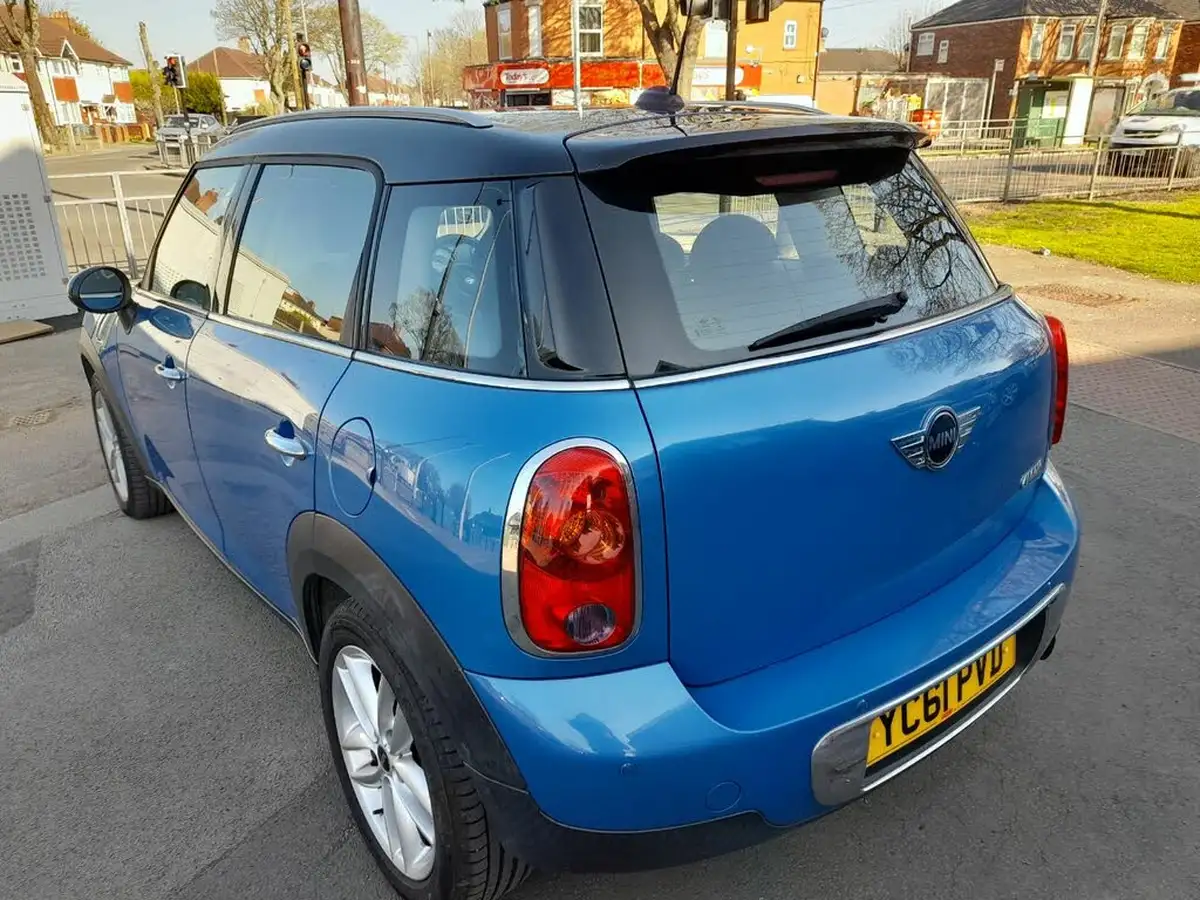 2011-mini-countryman-16-cooper-pepper-big-3