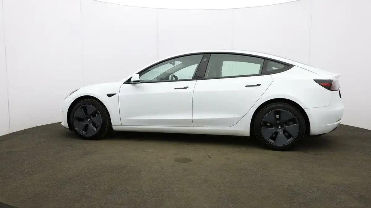 2022-tesla-model-3-e-long-range-big-68