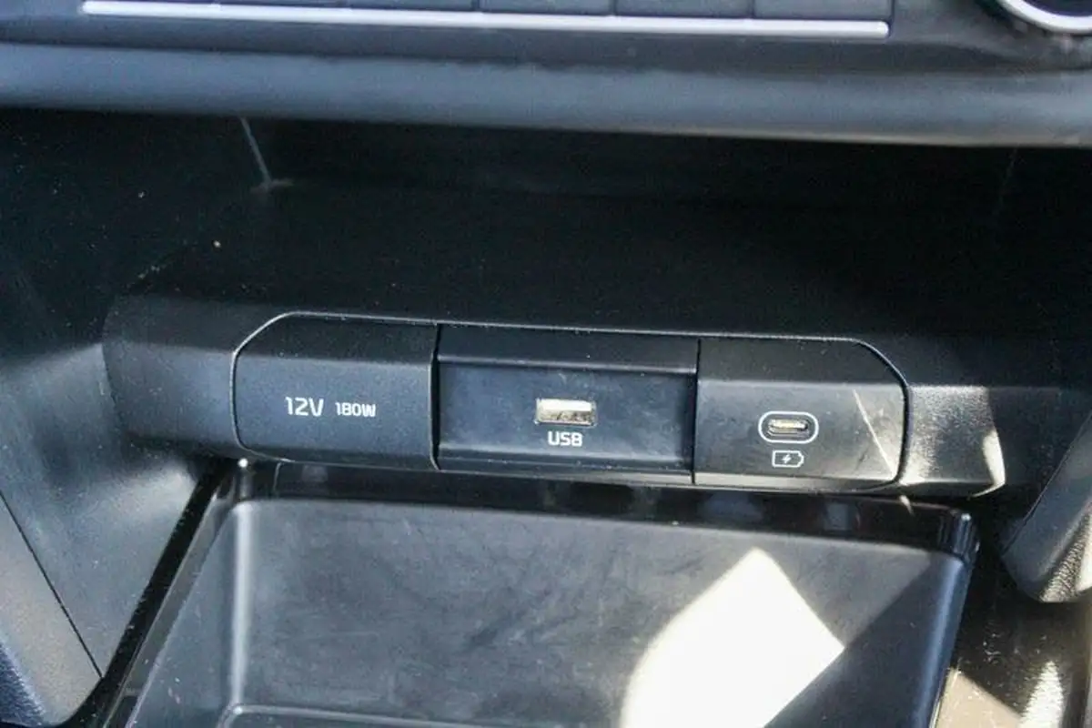 2022-kia-ceed-15-t-gdi-3-hatchback-big-27