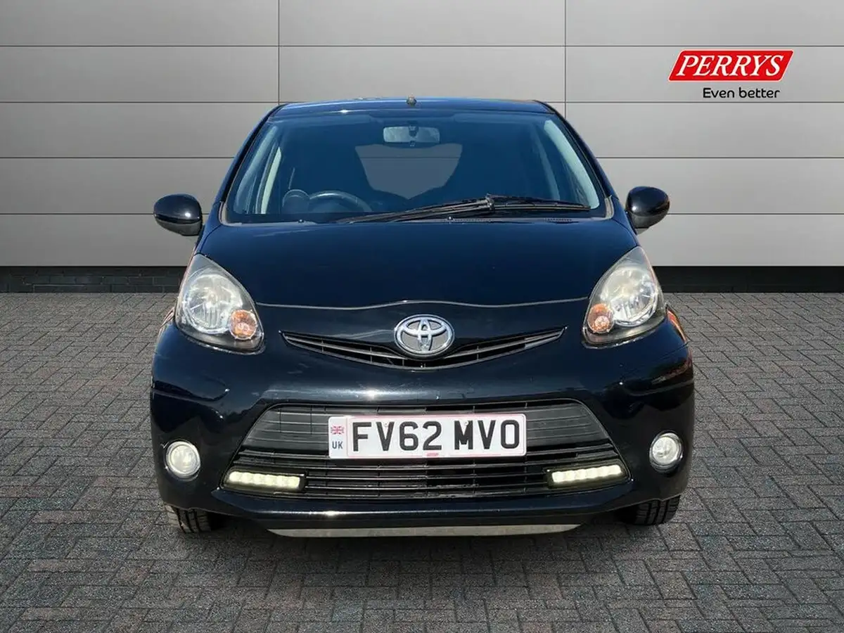 2012-toyota-aygo-10-aygo-fire-5d-big-3