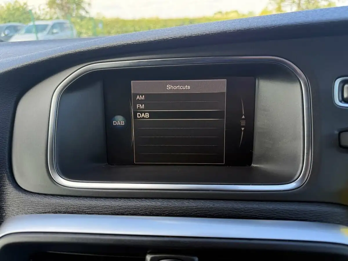2019-volvo-v40-20-t3-r-design-pro-big-20