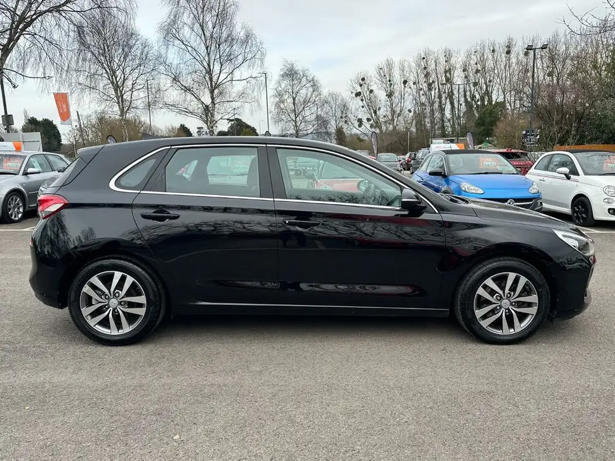 2017-hyundai-i30-10-t-gdi-se-nav-blue-drive-hatchback-big-6