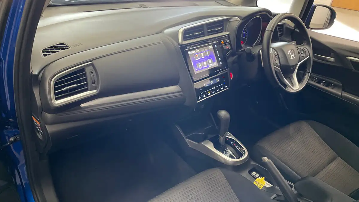 2019-honda-jazz-13-i-vtec-ex-navi-cvt-big-9