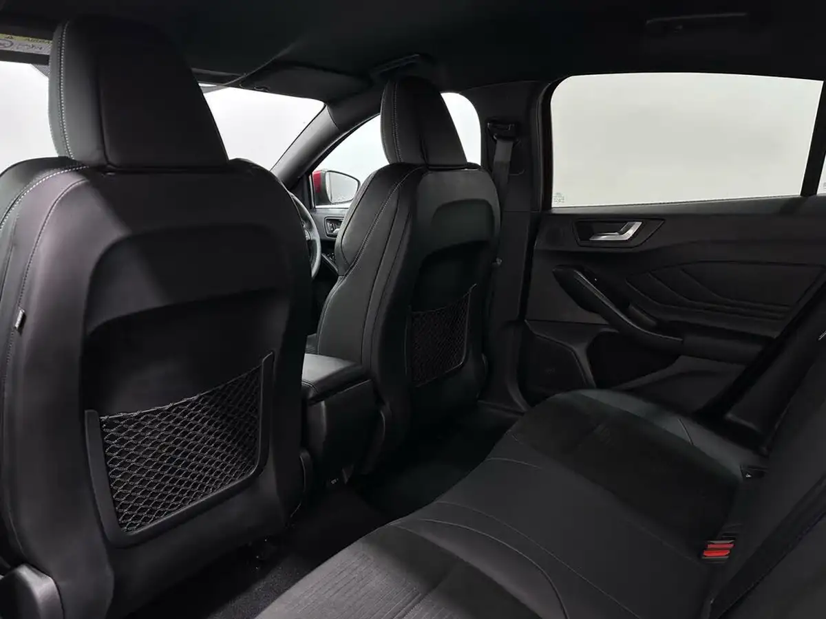 2020-ford-focus-20-st-hatchback-big-39