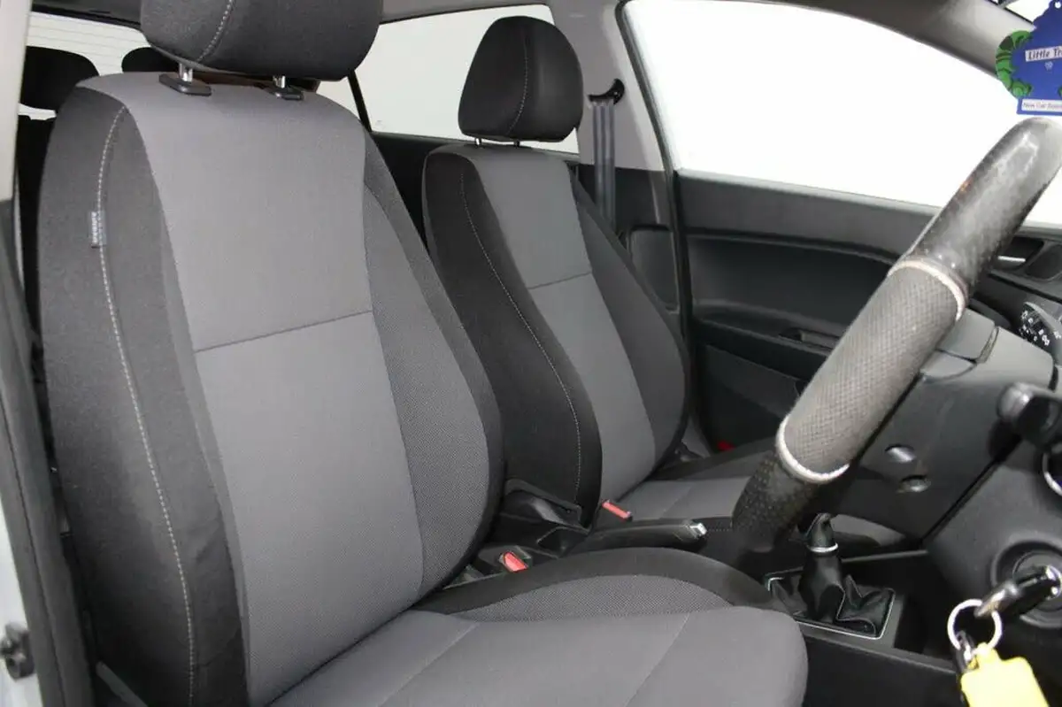 2016-hyundai-i20-10-active-big-13
